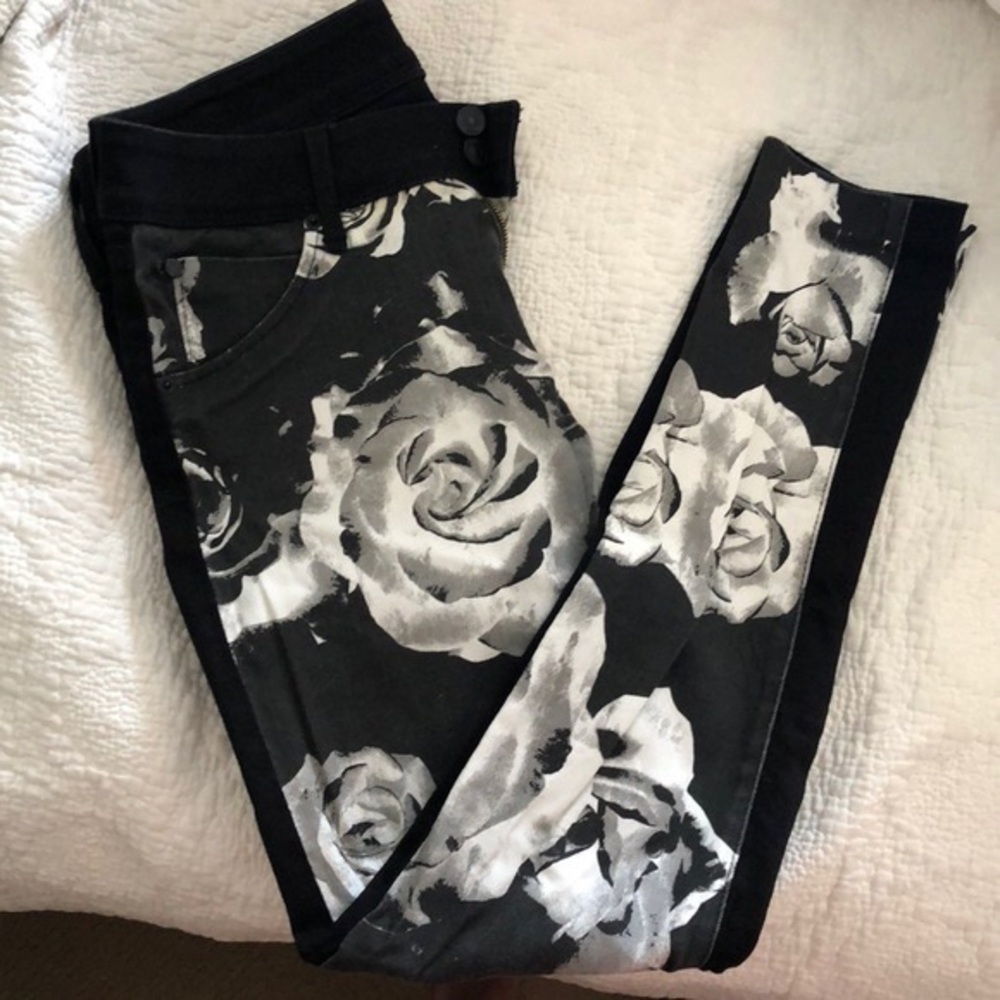 Rose print jean’s never worn